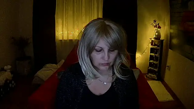 Snapshot of Divineblond chatting on 19, 2, 2025 Divineblond online show from 19, 2, 2025