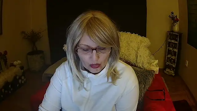 Snapshot of Divineblond chatting on 20, 2, 2025 Divineblond online show from 20, 2, 2025