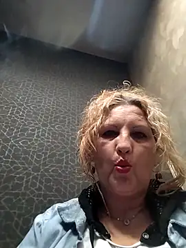 Snapshot of Divineblond chatting on 9, 3, 2025 Divineblond online show from 9, 3, 2025