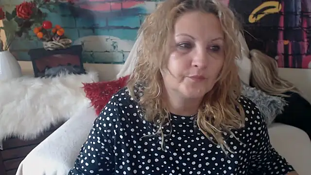 Snapshot of Divineblond chatting on 12, 3, 2025 Divineblond online show from 12, 3, 2025