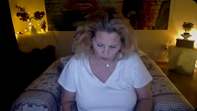 Snapshot of Divineblond chatting on 17, 3, 2025 Divineblond online show from 17, 3, 2025
