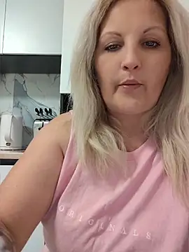 Divineblond online show from 6, 5, 2026
