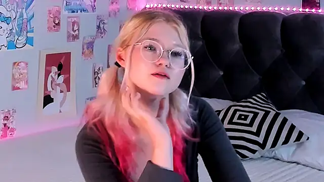 Snapshot of LunariaFox chatting on 31, 5, 2026 LunariaFox online show from 31, 5, 2026