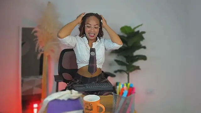 Lynncute online show from 6, 6, 2026