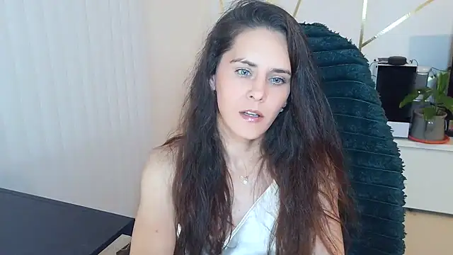 Snapshot of khalessi13 chatting on 5, 6, 2026 khalessi13 online show from 5, 6, 2026