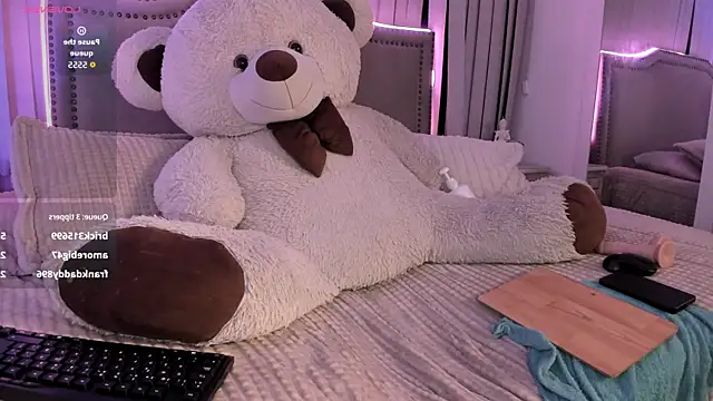 Snapshot of mariana__thompson chatting on 18, 6, 2026 mariana thompson online show from 18, 6, 2026