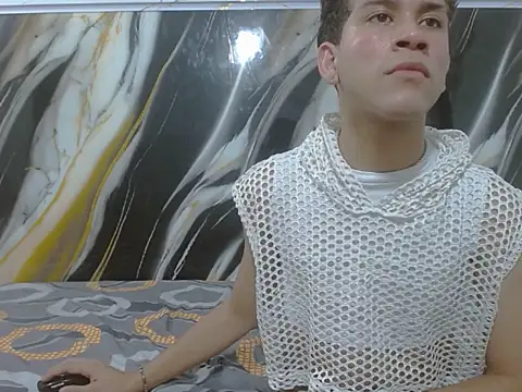 LAYAN FEMBOY online show from 8, 5, 2026