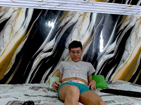 LAYAN FEMBOY online show from 12, 5, 2026