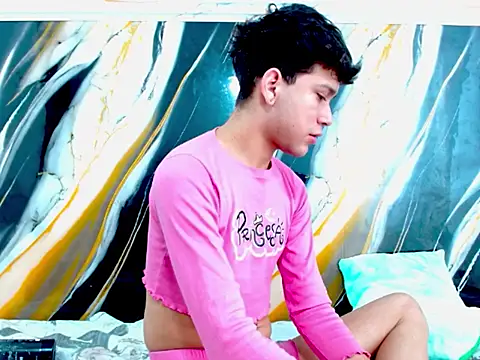 LAYAN FEMBOY online show from 13, 5, 2026