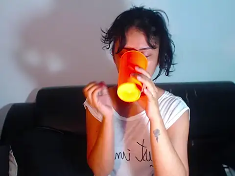 BellaLuxxs online show from 12, 6, 2026