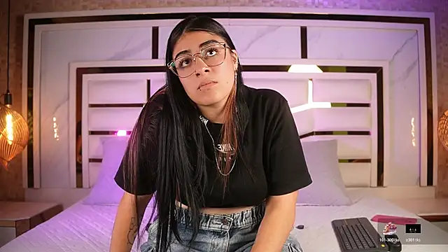 nicole sm online show from 24, 4, 2026