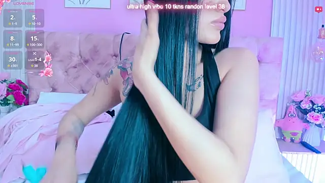Snapshot of Ariana_west_ chatting on 25, 5, 2026 Ariana west online show from 25, 5, 2026