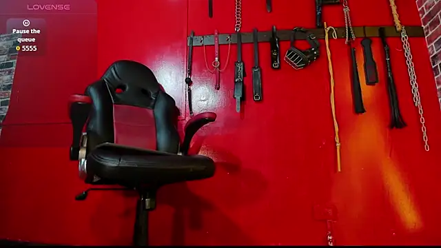 Dominatriz Arlette online show from 29, 4, 2026