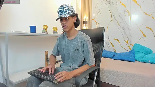 Snapshot of Zayn_Fox32 chatting on 31, 5, 2026 Zayn Fox32 online show from 31, 5, 2026