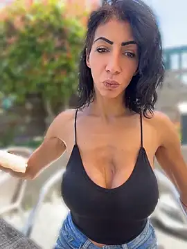 Yasmiinee online show from 13, 6, 2026