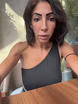 Snapshot of Yasmiinee chatting on 2, 7, 2026 Yasmiinee online show from 2, 7, 2026