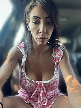Snapshot of Yasmiinee chatting on 9, 7, 2026 Yasmiinee online show from 9, 7, 2026