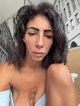 Snapshot of Yasmiinee chatting on 16, 7, 2026 Yasmiinee online show from 16, 7, 2026