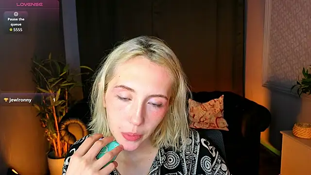 Elen Moore online show from 10, 5, 2026