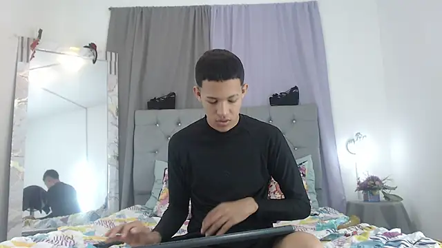 Snapshot of PhillipCox chatting on 8, 6, 2026 PhillipCox online show from 8, 6, 2026