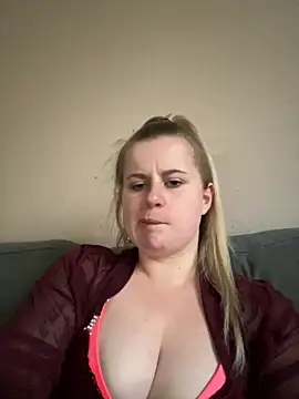 Snapshot of taylor-b chatting on 22, 5, 2026 taylor-b online show from 22, 5, 2026