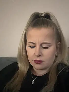 Snapshot of taylor-b chatting on 6, 6, 2026 taylor-b online show from 6, 6, 2026