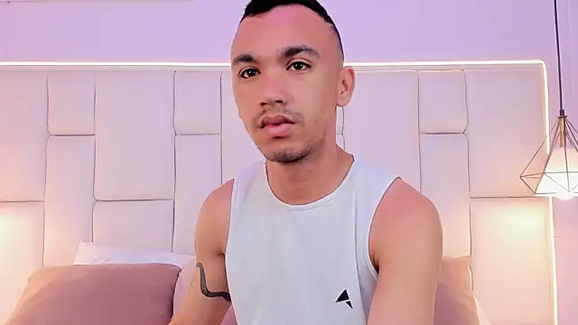 AndresSolorzano1 online show from 11, 5, 2026