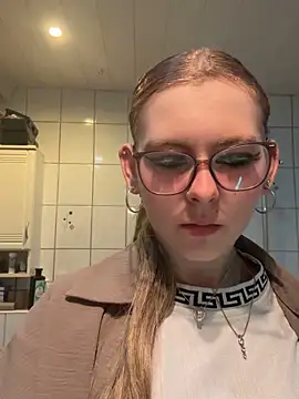 Snapshot of Lina-420 chatting on 7, 5, 2026 Lina-420 online show from 7, 5, 2026