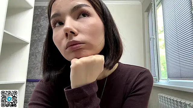 Snapshot of MarylnMonnier chatting on 5, 5, 2026 MarylnMonnier online show from 5, 5, 2026