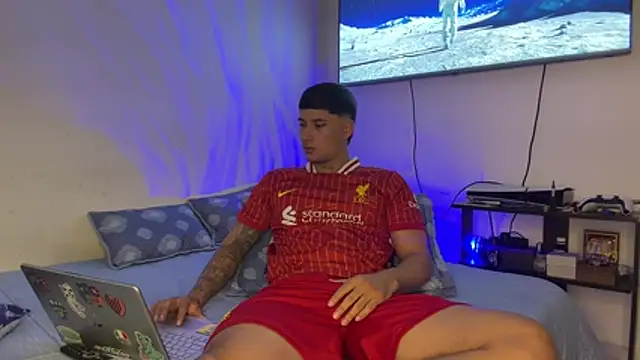 SexxxySquirterStev777 online show from 18, 7, 2026
