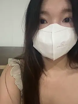Snapshot of Ni_Tran chatting on 4, 5, 2026 Ni Tran online show from 4, 5, 2026