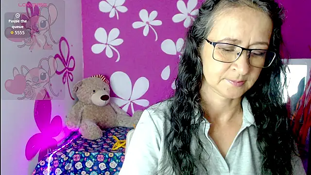 aura latinax online show from 28, 4, 2026