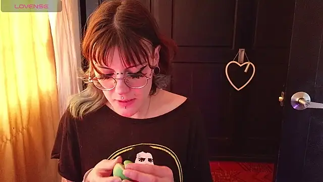 Snapshot of Rossiee_huntt chatting on 3, 8, 2026 Rossiee huntt online show from 3, 8, 2026