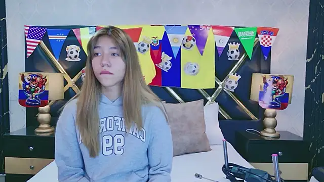 Snapshot of VioletSweetts chatting on 25, 6, 2026 VioletSweetts online show from 25, 6, 2026