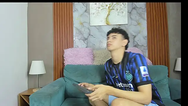 LOVE GUYS1 online show from 31, 5, 2026