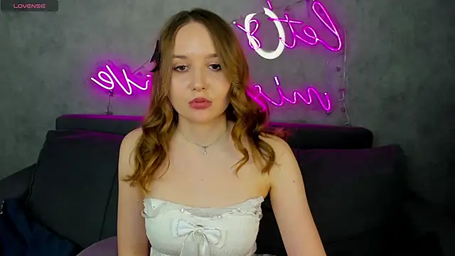Emmaa Kimm online show from 5, 6, 2026