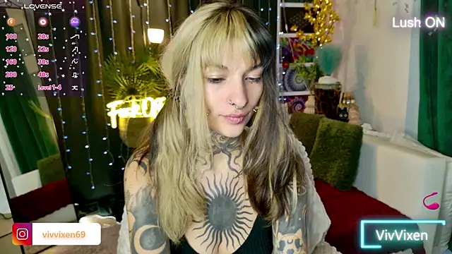 Snapshot of VivVixen chatting on 23, 6, 2026 VivVixen online show from 23, 6, 2026