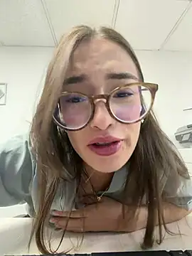Snapshot of Sweet_Milaa1 chatting on 3, 8, 2026 Sweet Milaa1 online show from 3, 8, 2026