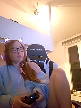 Freaky-Doll online show from 4, 6, 2026