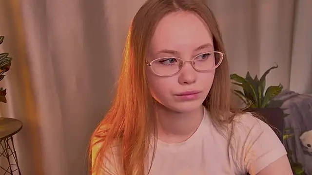 Snapshot of FloraLarsson chatting on 2, 6, 2026 FloraLarsson online show from 2, 6, 2026