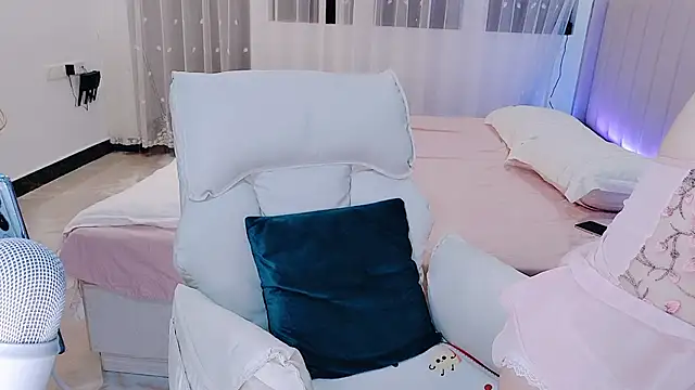 cute iiii online show from 9, 5, 2026