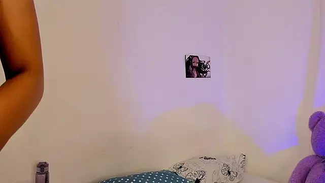 Snapshot of Violetta_cam_ chatting on 5, 6, 2026 Violetta cam online show from 5, 6, 2026