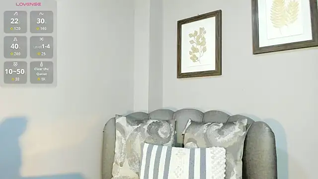 Snapshot of Roxanna_moore chatting on 16, 7, 2026 Roxanna moore online show from 16, 7, 2026