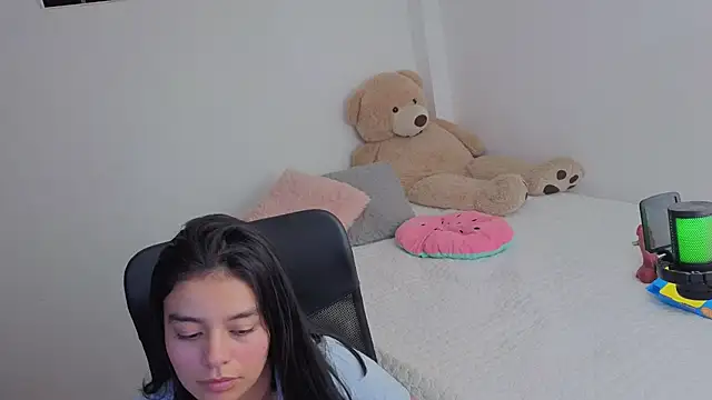 Snapshot of valerihouse_ chatting on 4, 7, 2026 valerihouse online show from 4, 7, 2026