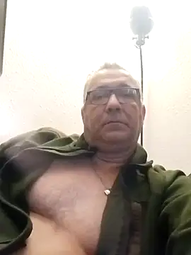 Snapshot of Soloyan chatting on 4, 2, 2025 Soloyan online show from 4, 2, 2025