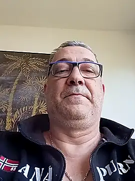 Snapshot of Soloyan chatting on 2, 3, 2025 Soloyan online show from 2, 3, 2025