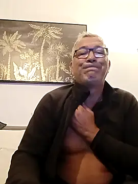 Snapshot of Soloyan chatting on 23, 9, 2025 Soloyan online show from 23, 9, 2025