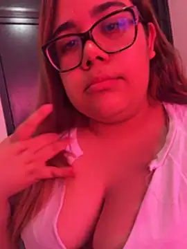 NyraMoon online show from 30, 4, 2026