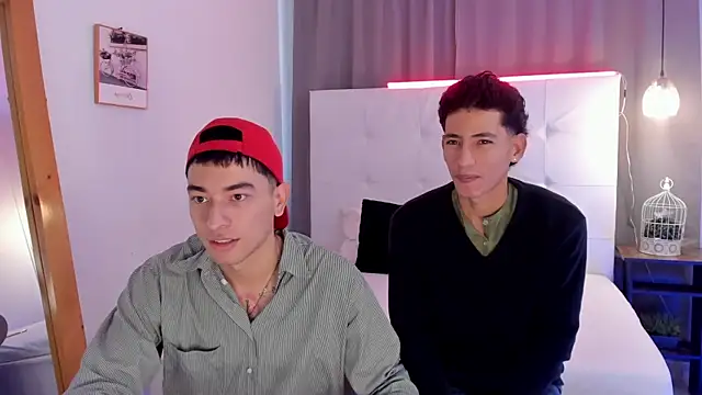 Snapshot of Alejo-and-Thiago chatting on 5, 5, 2026 Alejo-and-Thiago online show from 5, 5, 2026