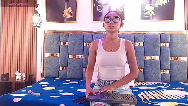 Mia konor06 online show from 15, 5, 2026